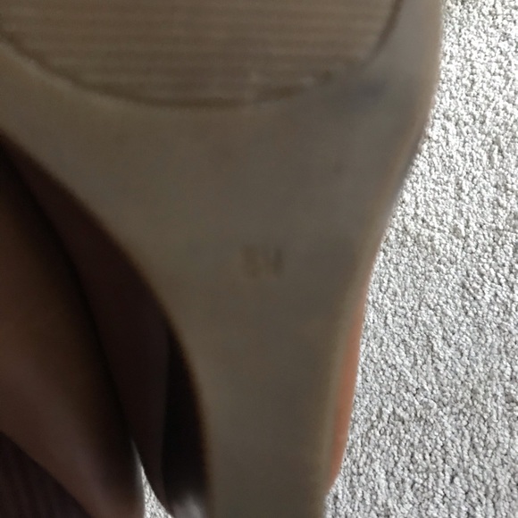 Guess Wedges in Tan size 8 in EUC - Picture 6 of 6
